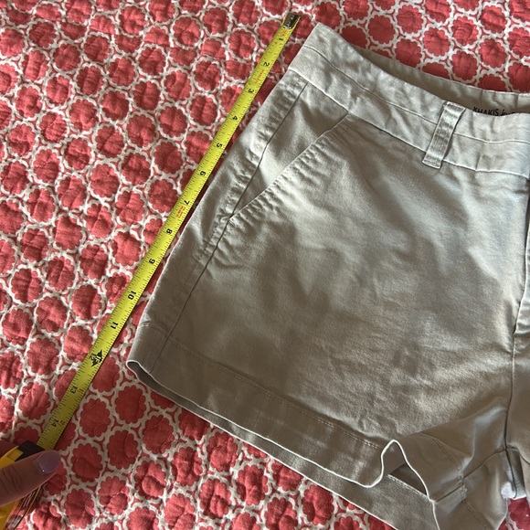 Khakis by Gap. City 3” shorts - Picture 5 of 5